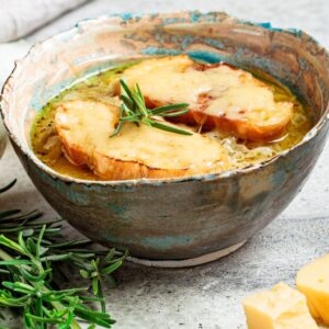 soupe-a-l-oignon Comida típica de París: Soupe à l'oignon